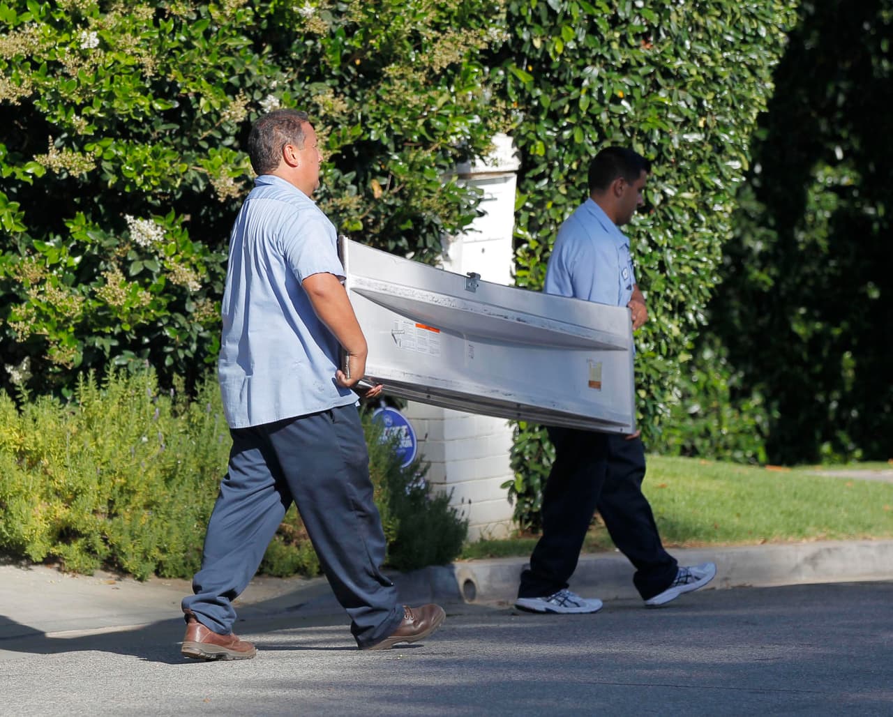 Algunos muebles nuevos y mobiliario para almacenar.