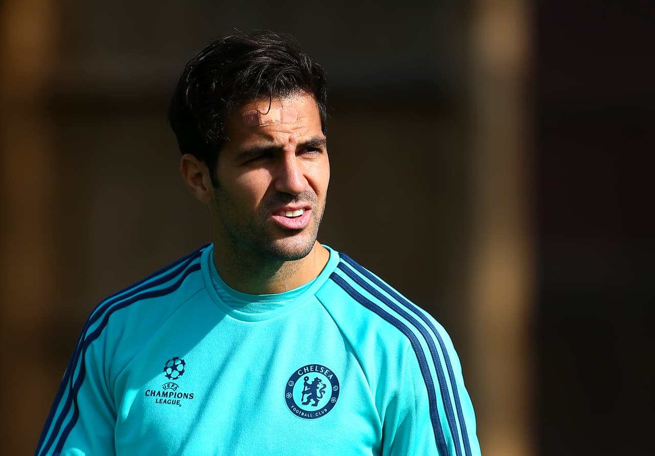 Cesc Fábregas no podrá conducir en Inglaterra por violar el reglamento de tránsito