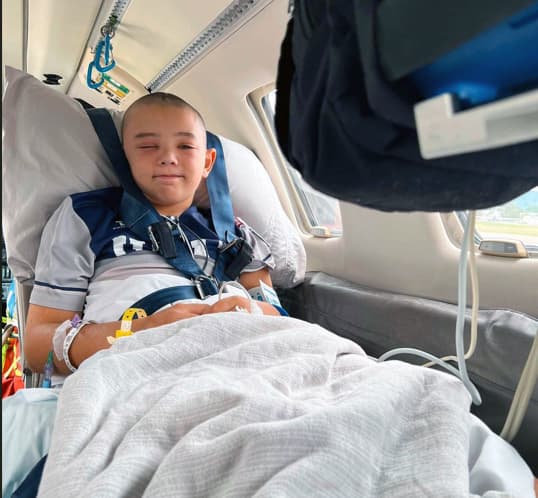 ¡En casa! El 31 de agosto, 
<b>una ambulancia aérea</b> trasladó a Easton y a su familia a Utah desde Pennsylvania. El niño seguirá hospitalizado 
<b>varios días más</b> mientras los doctores evalúan su recuperación.