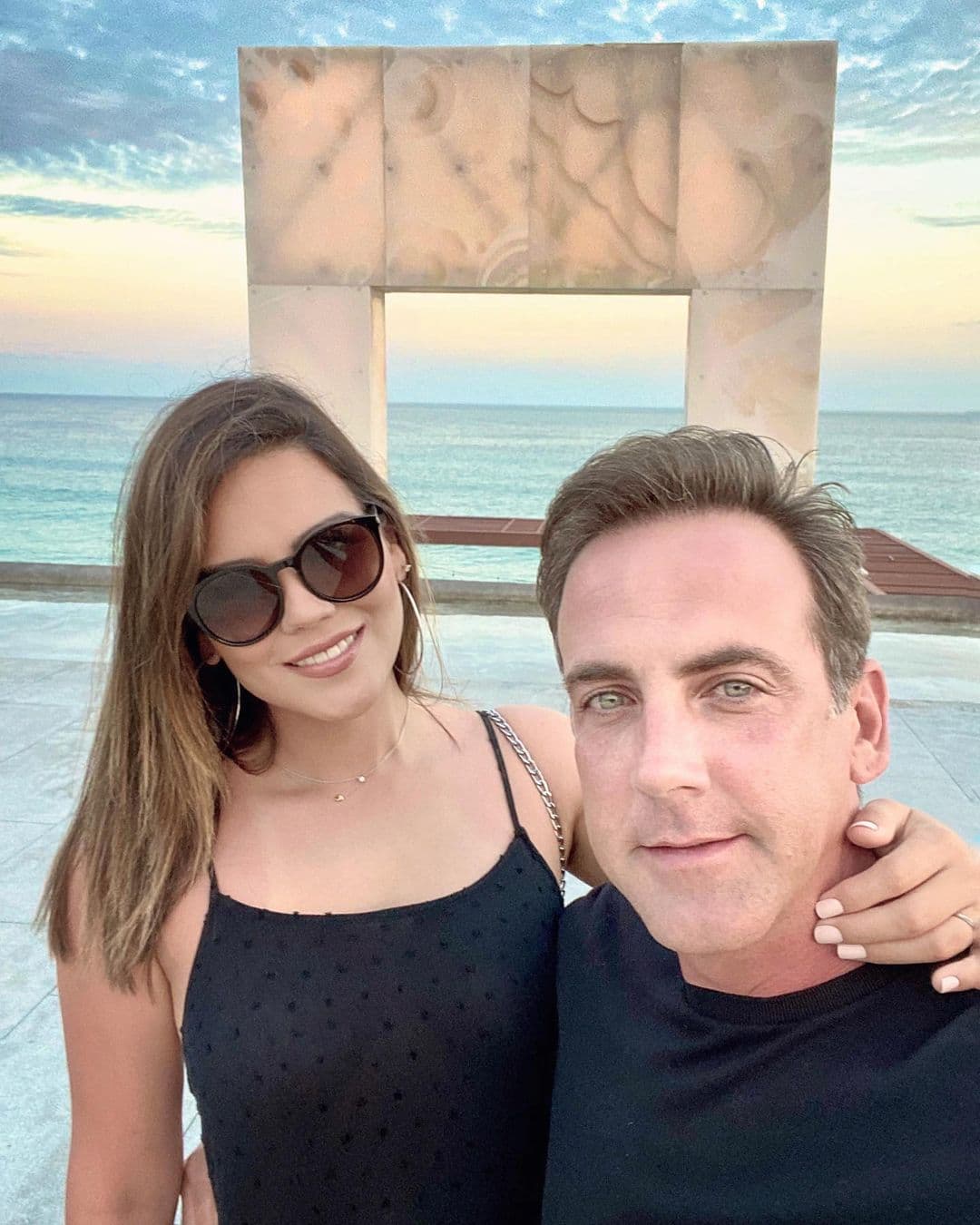 En algunas de ellas, también se involucra Karina Banda, quien le sigue el juego con sus bromas. 
<br>