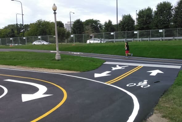 Anuncian donación millonaria que permitirá terminar el proyecto de separación de carriles de ciclistas y peatones en el Lakefront de Chicago