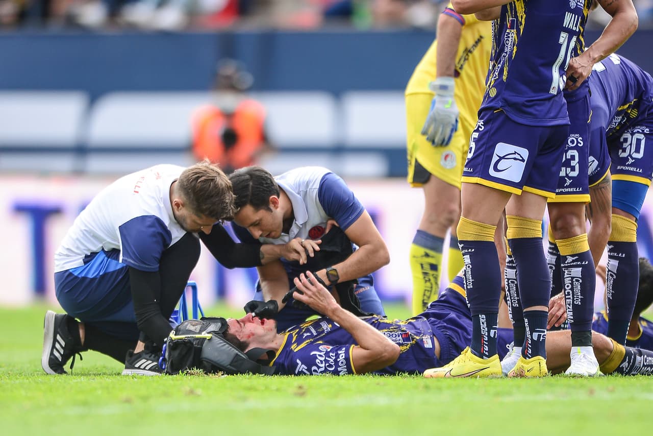 Rodrigo Dourado fue retirado en la primera mitad por un fuerte golpe con un compañero.