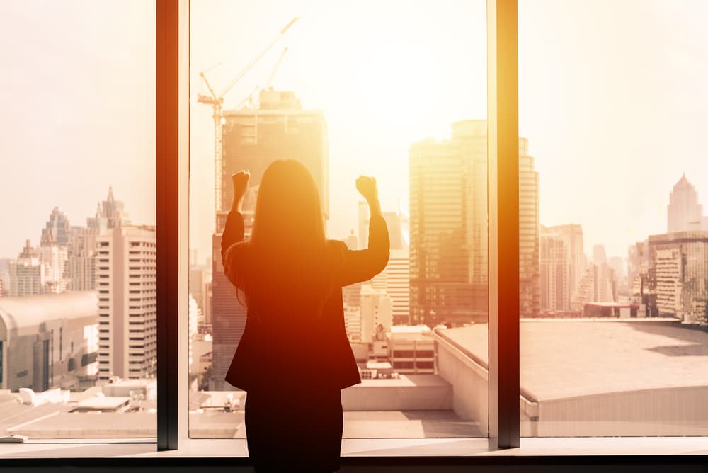 Tus afirmaciones, por tanto, se basarán en ese lema zodiacal: Yo Creo en la humanidad, Yo Creo en mi capacidad para resolver problemas, Yo Creo que con disciplina y tesón todo se consigue, Yo Creo que siempre se puede empezar de nuevo, Yo Creo en todo aquello que beneficie a la humanidad, Yo Creo en mí mismo y en mis potencialidades para amar, prosperar y trabajar, Yo Creo en la posibilidad que todos tenemos de ser muy felices pase lo que pase.