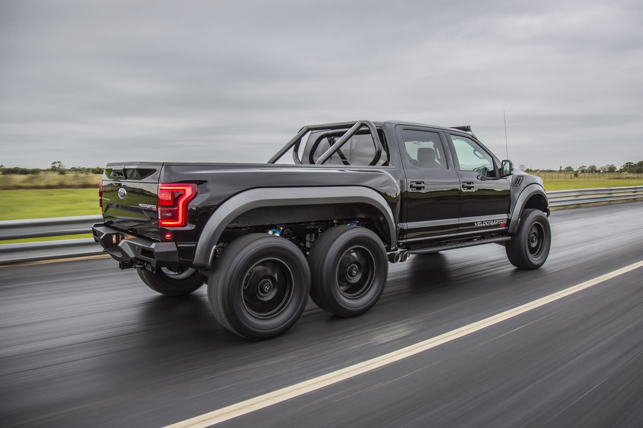 <b>Hennessey VelociRaptor 6x6</b>
<br>Hennessey Performance solo construirá 50 unidades de la VelociRaptor 6x6, noticia que la convierte en una pickup imponente y exclusiva.