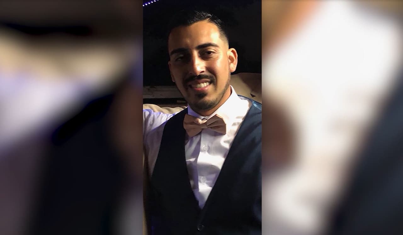 Tras ser detectados por los organizadores de la fiesta, se les pidió salir del lugar y así lo hicieron. 
<br>Sin embargo, minutos antes de las 2:00 a.m. del domingo regresaron al lugar armados con un bate.
<br>