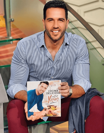 El más reciente fue el lanzamiento de su primer libro de recetas: 'Cocinando Delicioso con Chef Yisus'. Un trabajo que le emociona y al que le puso todo su corazón. Fue recibido con inmensa alegría por sus compañeros del show.