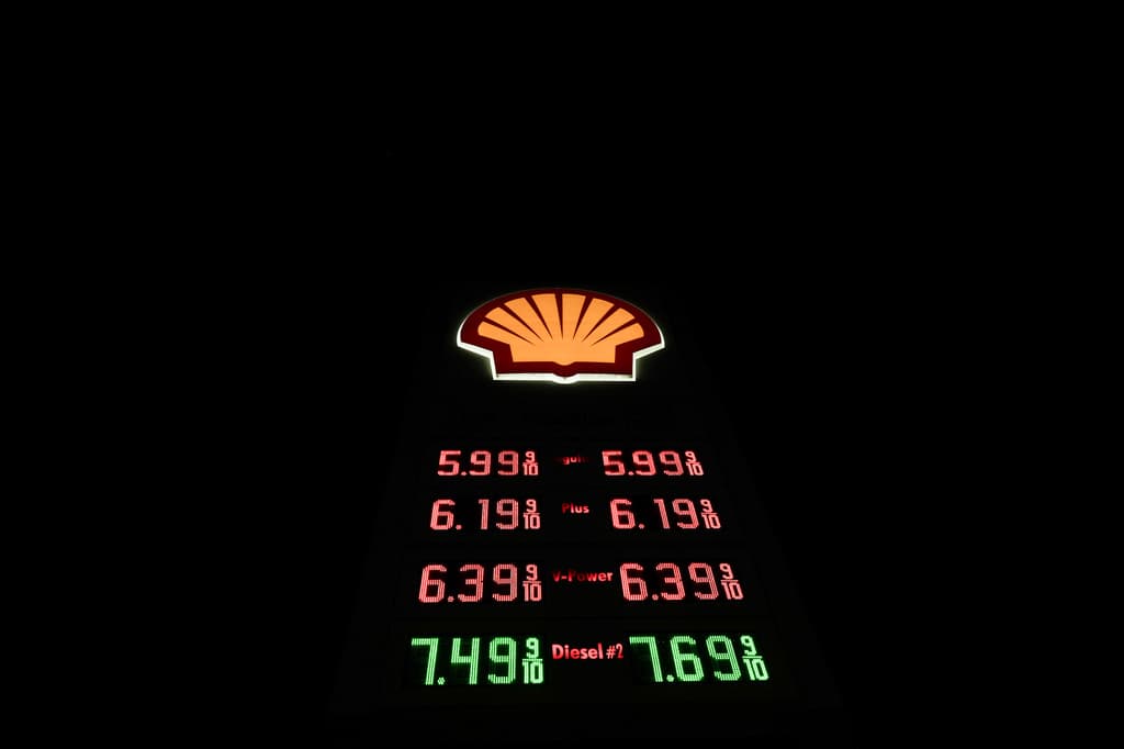 Gasolina y vuelos caros obligan a familias de Florida a recortar vacaciones