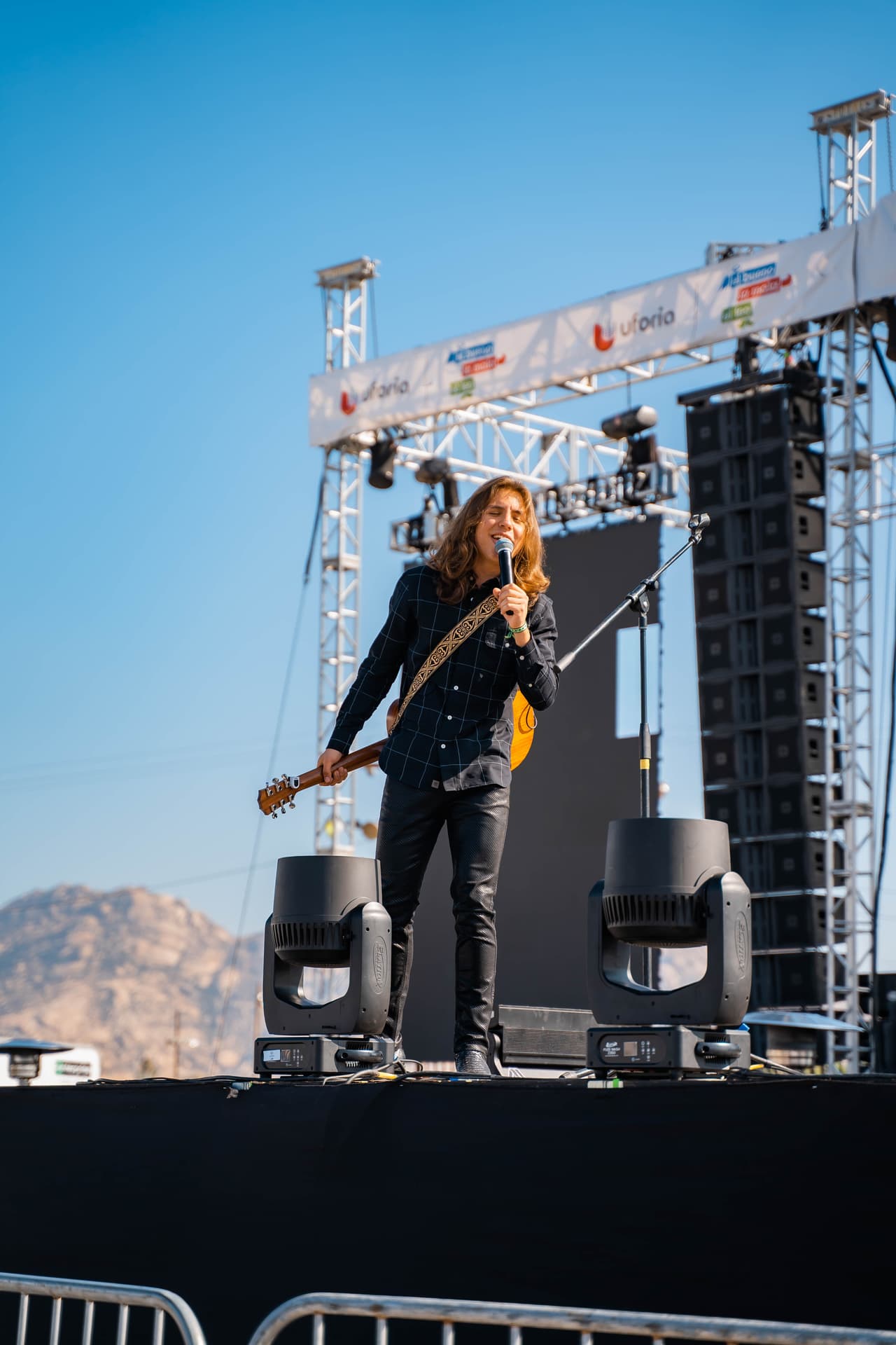 Jonathan Sánchez fue de los primeros en presentarse y dejó ver su talento, así como el enorme futuro que tiene en la música.