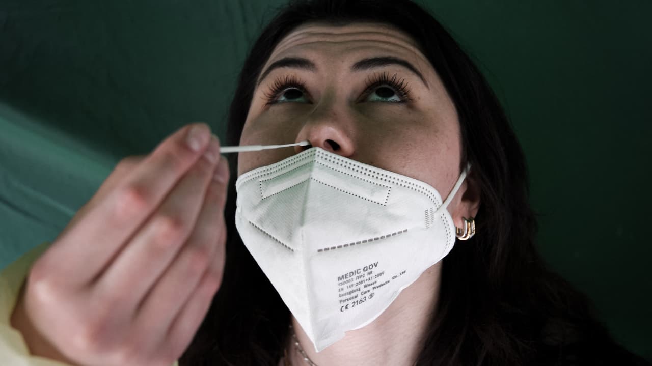 "Es esencial volver a usar las mascarillas": alerta por los efectos de la variante EG.5 del covid-19