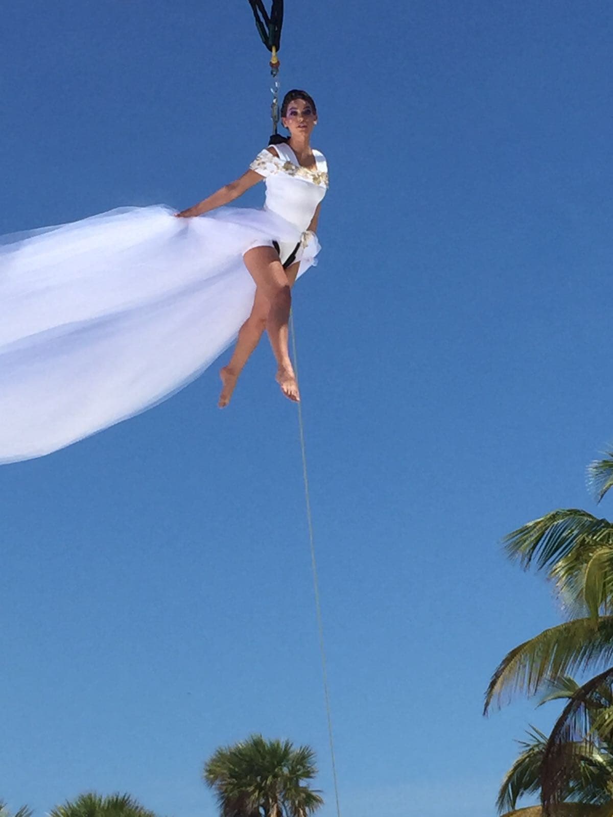 Disfruta las mejores fotos detrás de cámara del difícil reto que enfrentaron las bellas a 20 pies de altura.