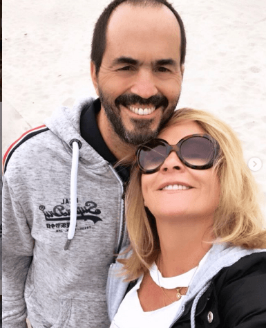 Roxanna y Luis Garrido comenzaron su noviazgo de una manera poco tradicional, pues fue ella quien después de algunas citas decidió pedirle a Luis que fuera su novio y él entre risas aceptó.
<br>