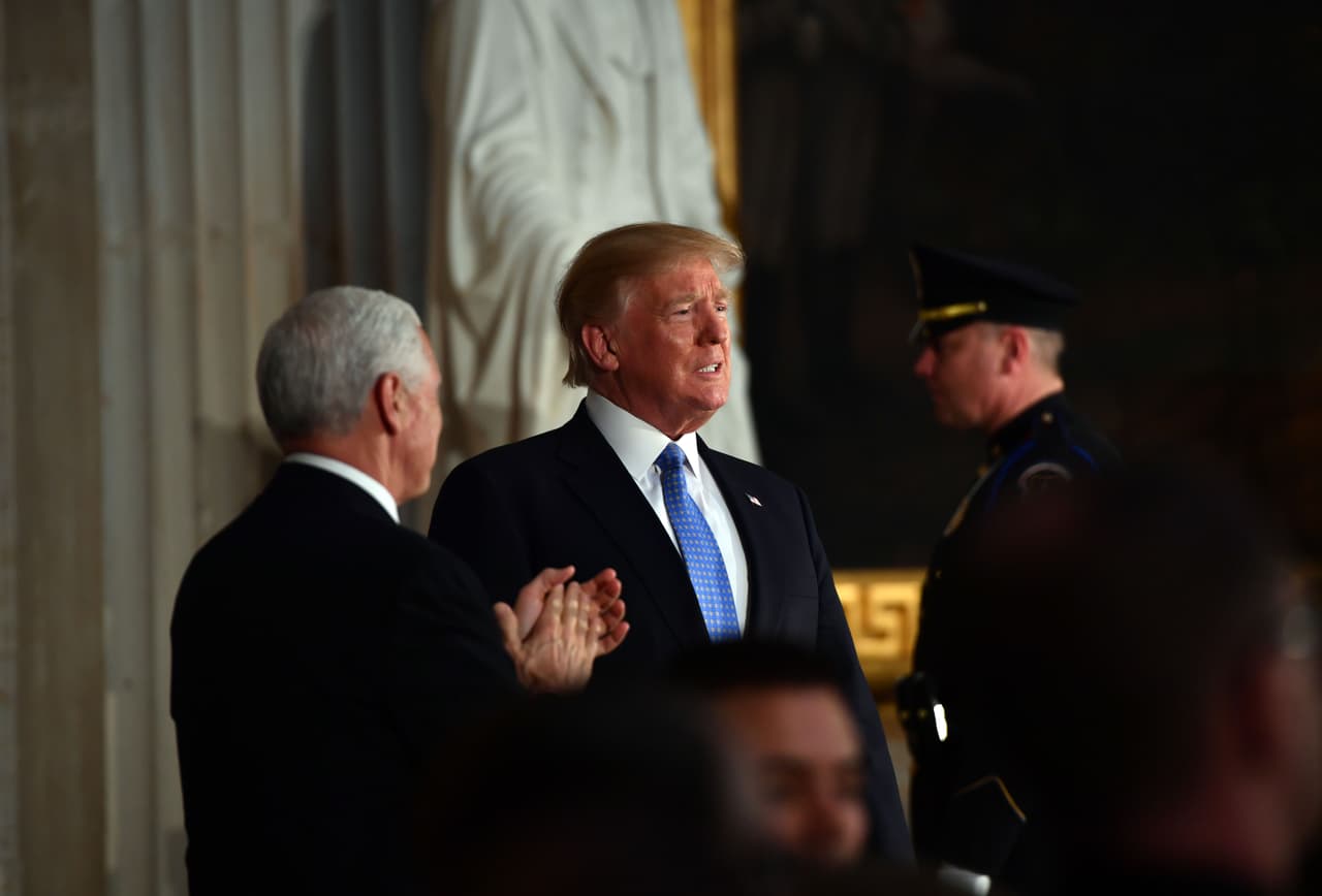 Un confuso tuit mañanero de Trump desestabiliza el acuerdo en el Congreso para evitar un cierre del gobierno federal