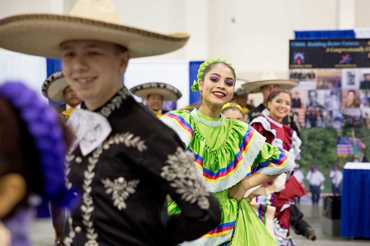 Mariachis y bailarines folclóricos mexicanos recorrieron algunos de los espacios de la convención. LULAC tiene sus oficinas centrales en Washington DC y más de 1,000 consejos en todo el país. El próximo domingo el presidente Trump también visitará Wisconsin.