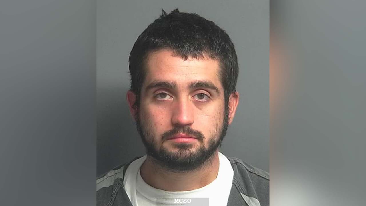 Bradley James Holloway, lo buscan por robo agravado.