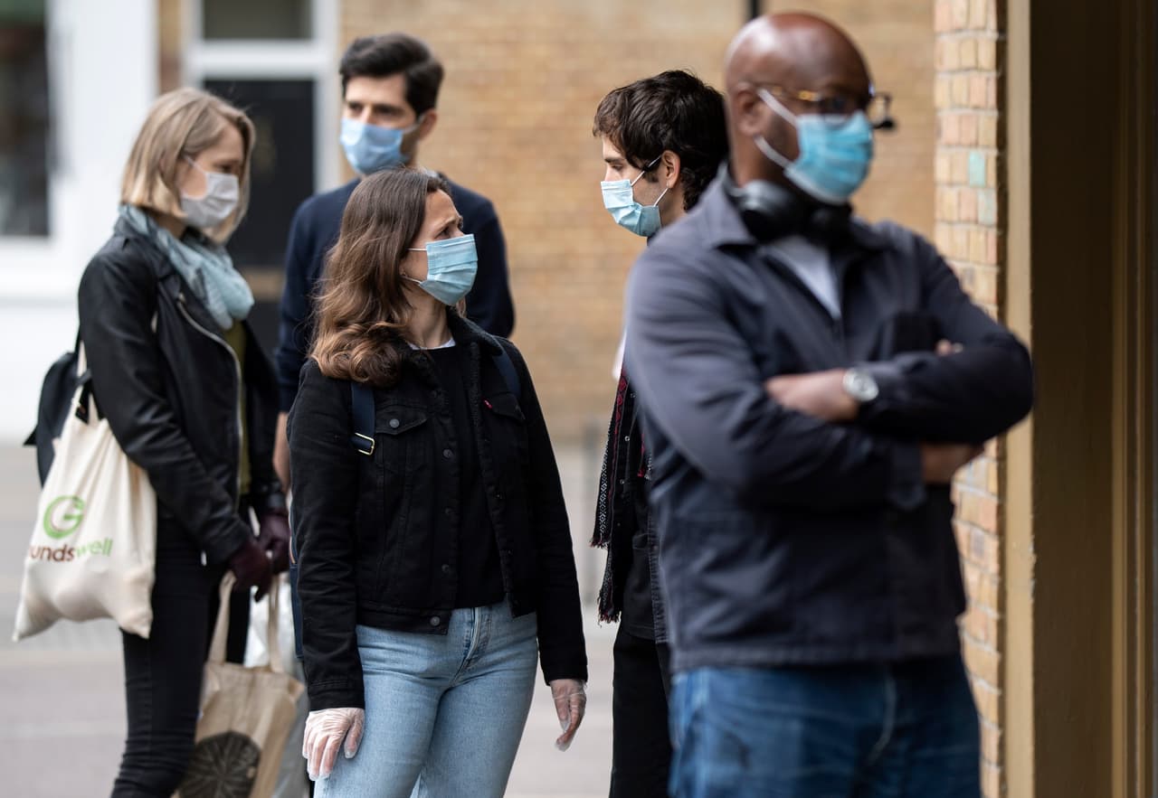 Continuarán recomendando el uso de tapabocas o mascarillas en los espacios públicos en los que no sea posible mantener una distancia física de al menos 6 pies. (Fase 1)