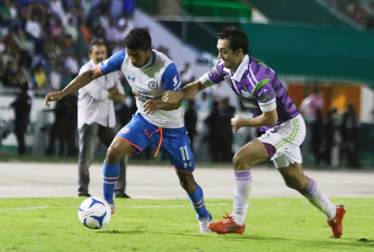 Jaguares 2-1 Cruz Azul: Jaguares descarrila a La Máquina