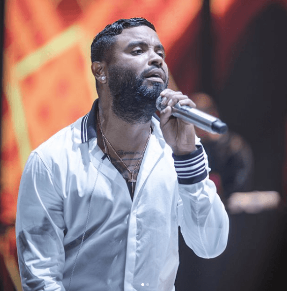 <b>Zion</b>: su nombre real es
<b>Félix Gerardo Ortiz Torres</b> y nació el 5 de agosto de 1981 en Carolina, Puerto Rico. Comenzó su carrera en el 2000 y hace parte del dúo junto a Lennox.
<br>