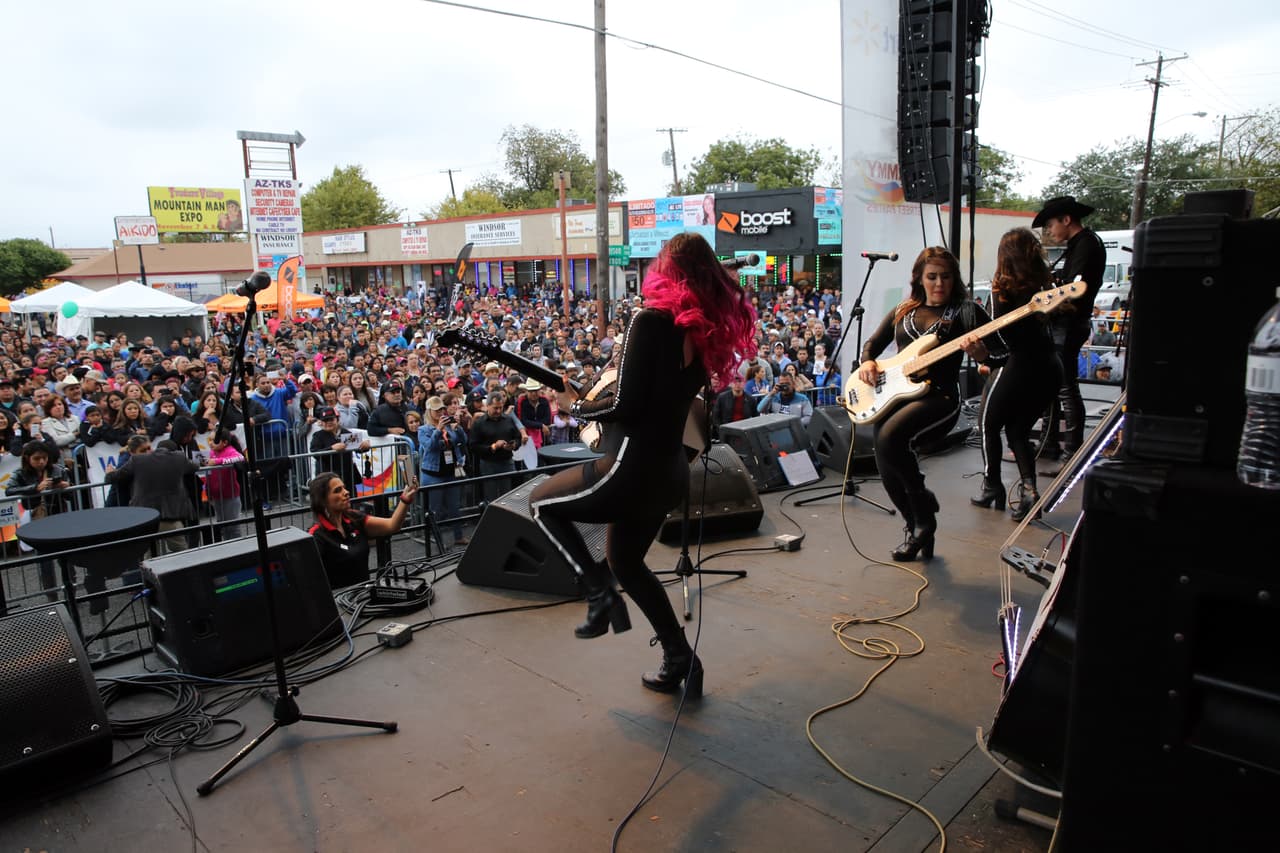 Con su talento y belleza prendieron la fiesta callejera del Latin GRAMMY