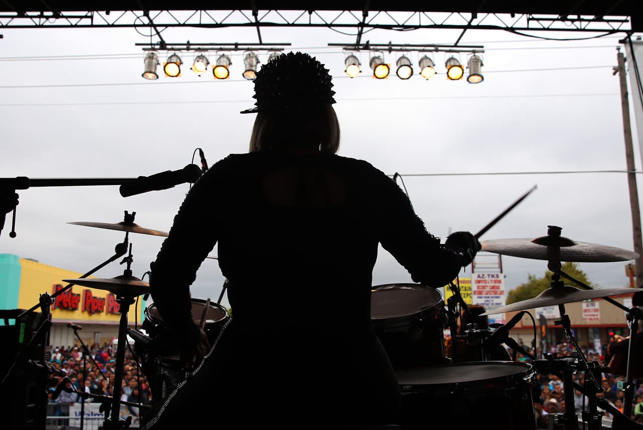 Con su talento y belleza prendieron la fiesta callejera del Latin GRAMMY