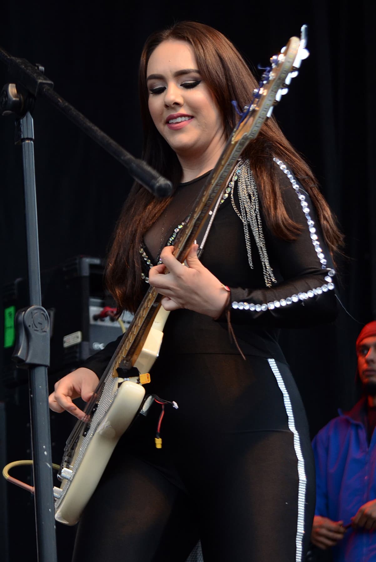 Con su talento y belleza prendieron la fiesta callejera del Latin GRAMMY