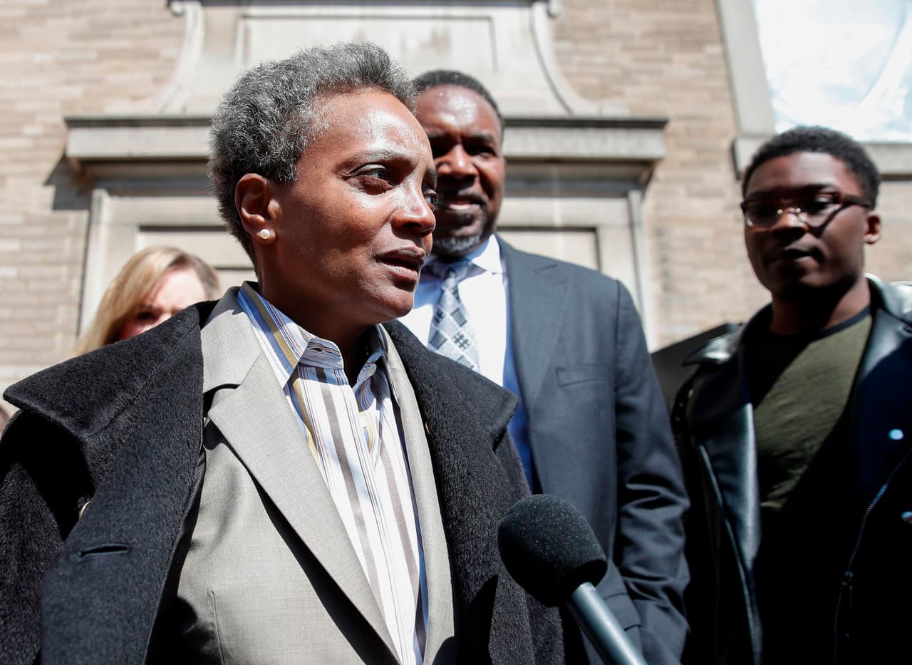 Alcaldesa Lori Lightfoot responde a las críticas y defiende su decisión de no cooperar con ICE 