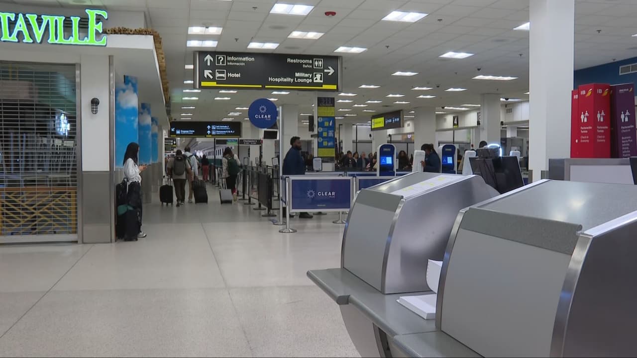 Vuelos cancelados en el aeropuerto de Miami tras reducción de operaciones por cierre de gobierno