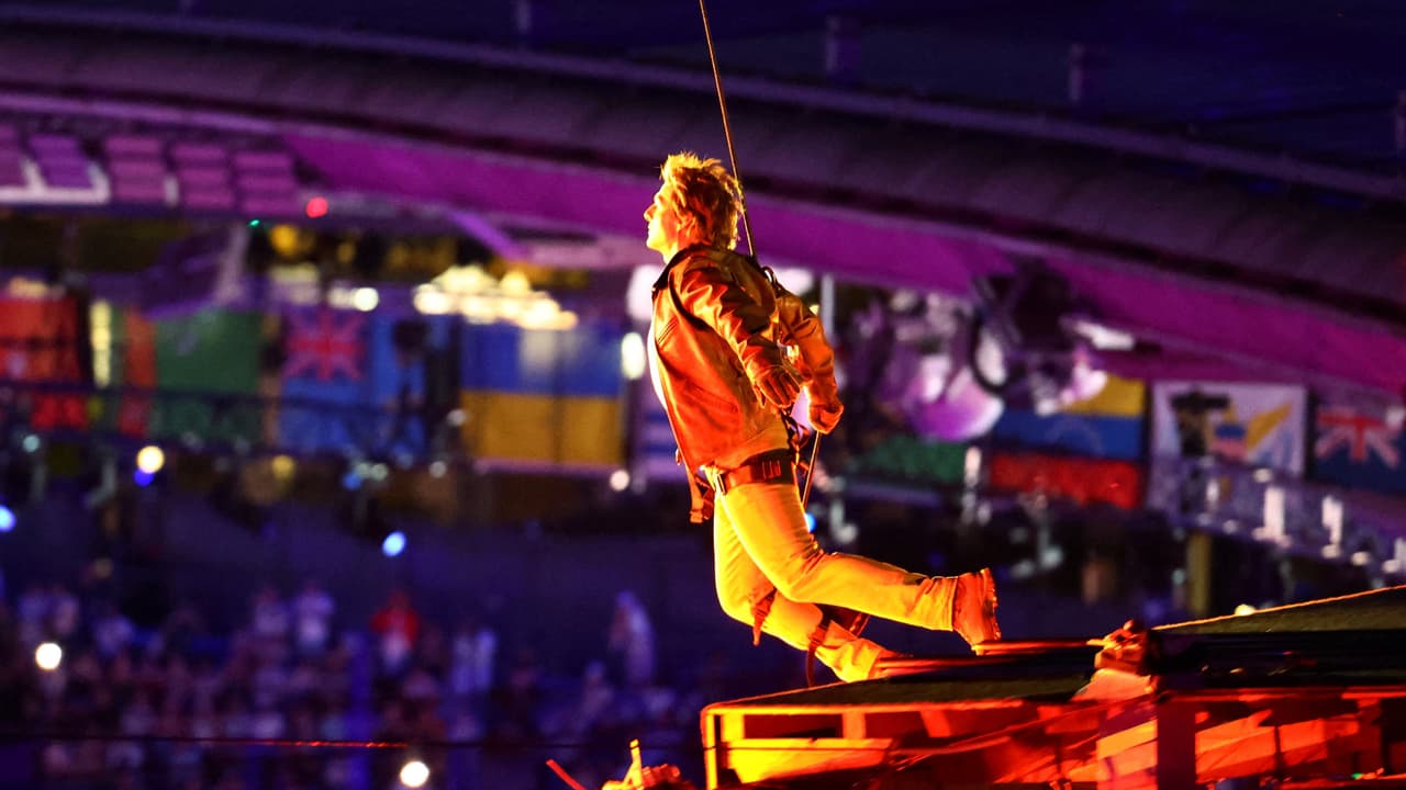 Tom Cruise hizo una entrada espectacular en el Stade de France.