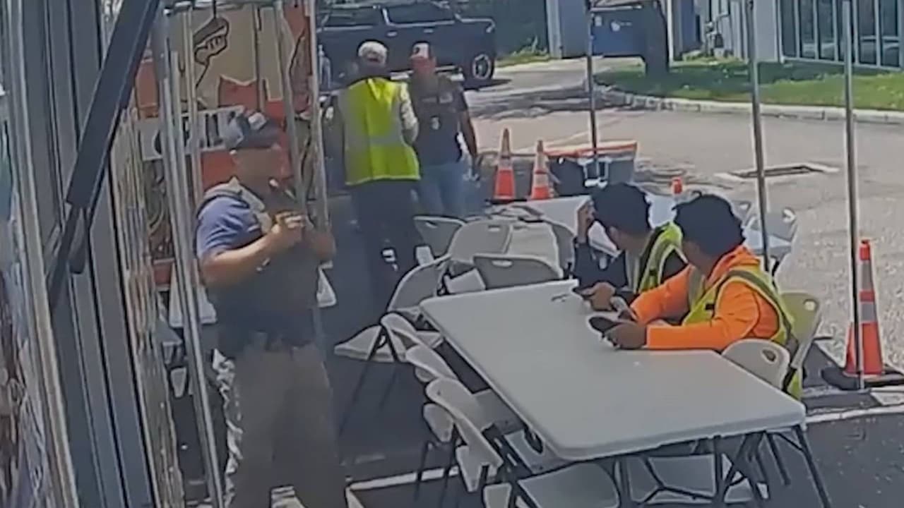 Video muestra arresto de trabajador hispano durante operativo de ICE en Tampa