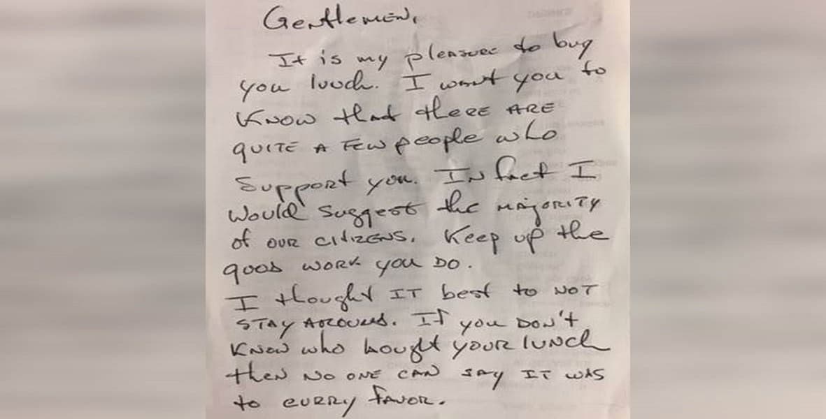 "Es un placer pagarles el almuerzo", así agradeció un ciudadano anónimo el trabajo policial