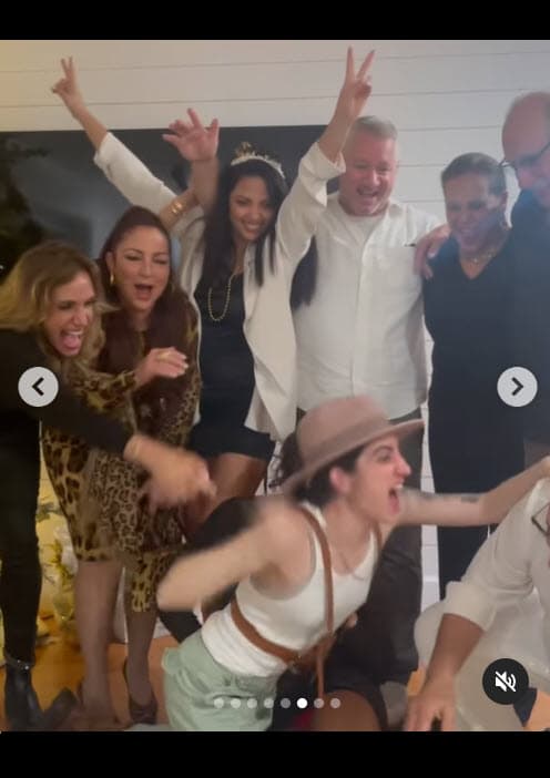 "Bienvenido sea 2023. 'Let’s go'. Listos para darle con todo y deseándole a cada uno de ustedes que este nuevo año sea uno de los mejores de su vida", escribió la presentadora de 
<b>Univision</b>. 
<br>