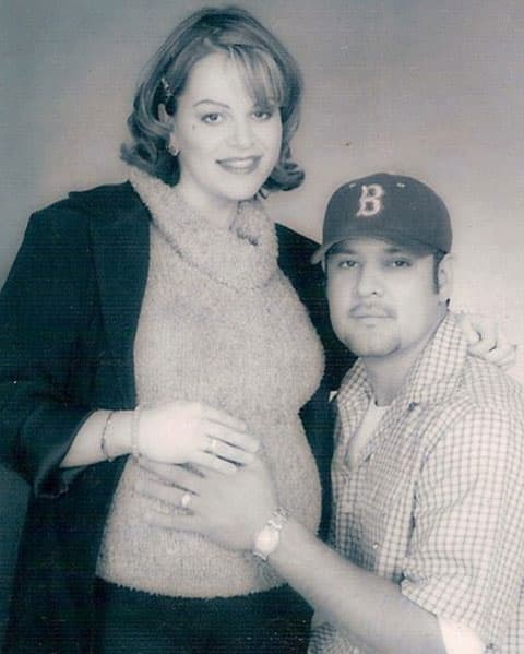 Johnny extraña mucho a sus padres, por eso siempre les dice a sus seguidores en Instagram que amen a sus papás porque son afortunados de tenerlos.