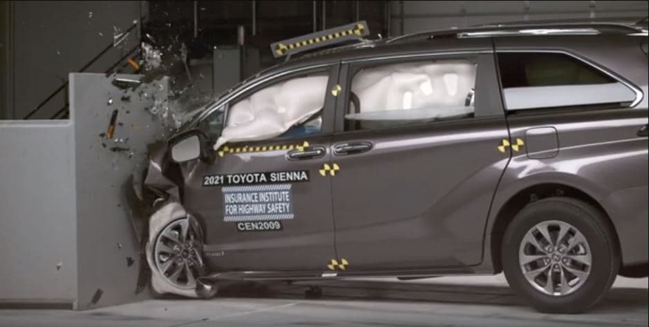 “Con estos premios, queremos facilitar que los consumidores encuentren vehículos que brinden una buena protección en choques, iluminación suficiente y protección eficaz contra choques delanteros”, dijo David Harkey, presidente del IIHS. “Los fabricantes le han hecho frente al reto y la lista de excelentes opciones ha crecido a un tamaño impresionante este año”, agregó.
<br>
<br>Estos son los carros más seguros, ganadores del premio Top Safety Pick + del IIHS, para 2021.
<br>