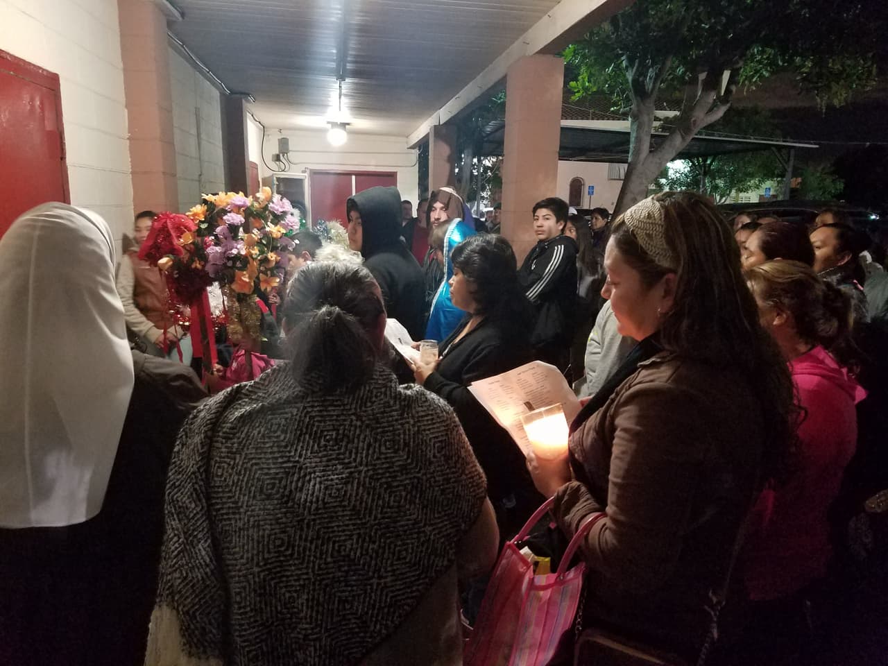 Regresando a la iglesia.