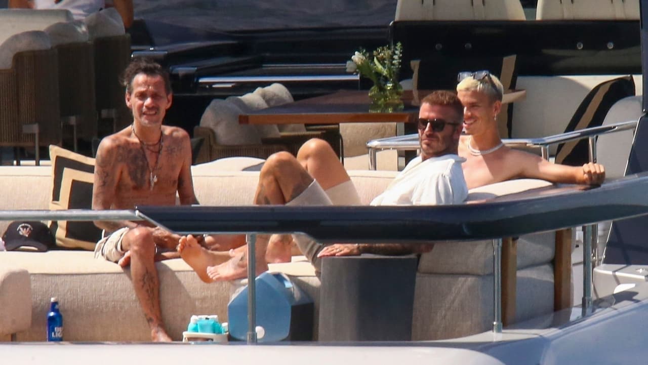 Las imágenes fueron captadas el pasado jueves 28 de julio cuando Marc Anthony y el exfutbolista disfrutaron de un día de sol en la bahía de Miami. 
<br>