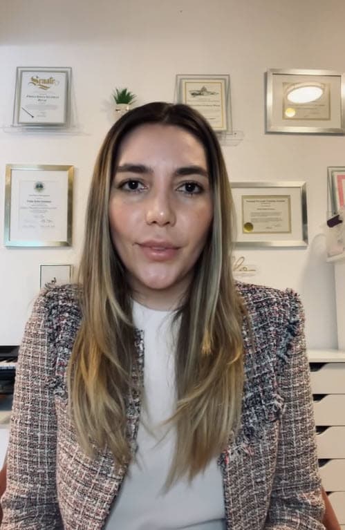 "No porque le dieron lujos de chica, tienen el derecho a
<b><a href="https://www.univision.com/famosos/frida-sofia-hija-alejandra-guzman-acusa-robarle-virginidad-casa-fotos" target="_blank">hacer lo que le hicieron</a></b>. Si abusan de ti, pero te pagan la escuela, entonces ¿deberías de quedarte callado o cómo?", cuestionó Beatriz Pasquel haciendo referencia a que Alejandra Guzmán
<b><a href="https://www.univision.com/famosos/banos-de-hielo-y-estado-de-shock-el-relato-de-frida-sofia-sobre-su-llegada-al-internado-video" target="_blank">mandó a su hija a un costoso internado en Connecticut</a></b> en su adolescencia.