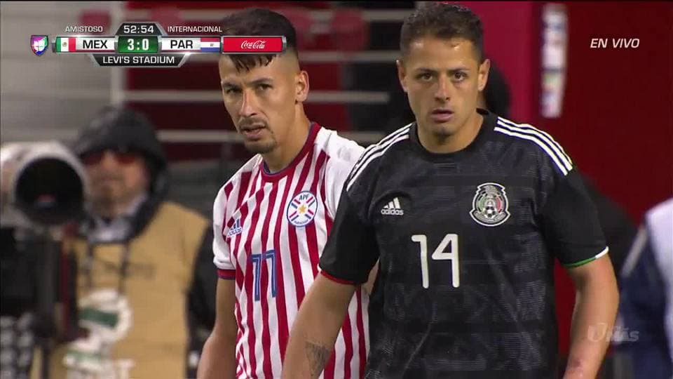 ¡CERCA!. Erick Gutiérrez disparó que se estrella en el poste.