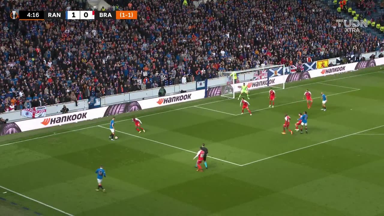 ¡GOL!  anota para Rangers. Kemar Roofe