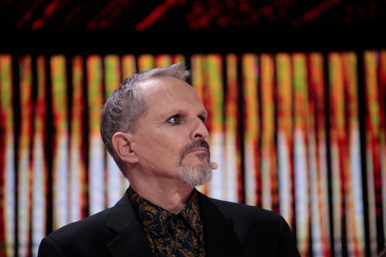 Este domingo, Miguel Bosé dejó claro por qué fue nombrado Juez de Honor de Pequeños Gigantes. El intérprete de 'Morena mía', también conocido con el apodo que le puso Albertano, 'Don diablo', dio una lección con la que dejó al descubierto su lado paternal.