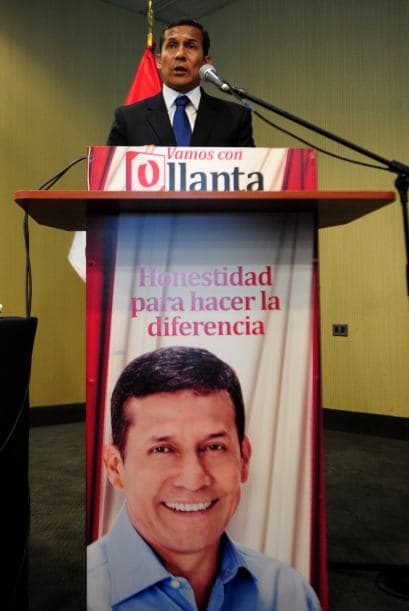 Cuando faltan algunos días para las elecciones presidenciales en Perú, el ex militar Ollanta Humala subió al primer lugar en las preferencias electorales y alcanzó el 21.2 por ciento de intención de voto, por encima de los otros cuatro competidores, según un sondeo difundido el domingo por la radioemisora RPP.