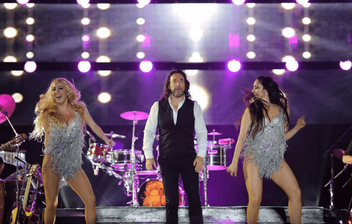 Marco Antonio Solís festejó sus 40 años de trayectoria con show en el Zócalo 