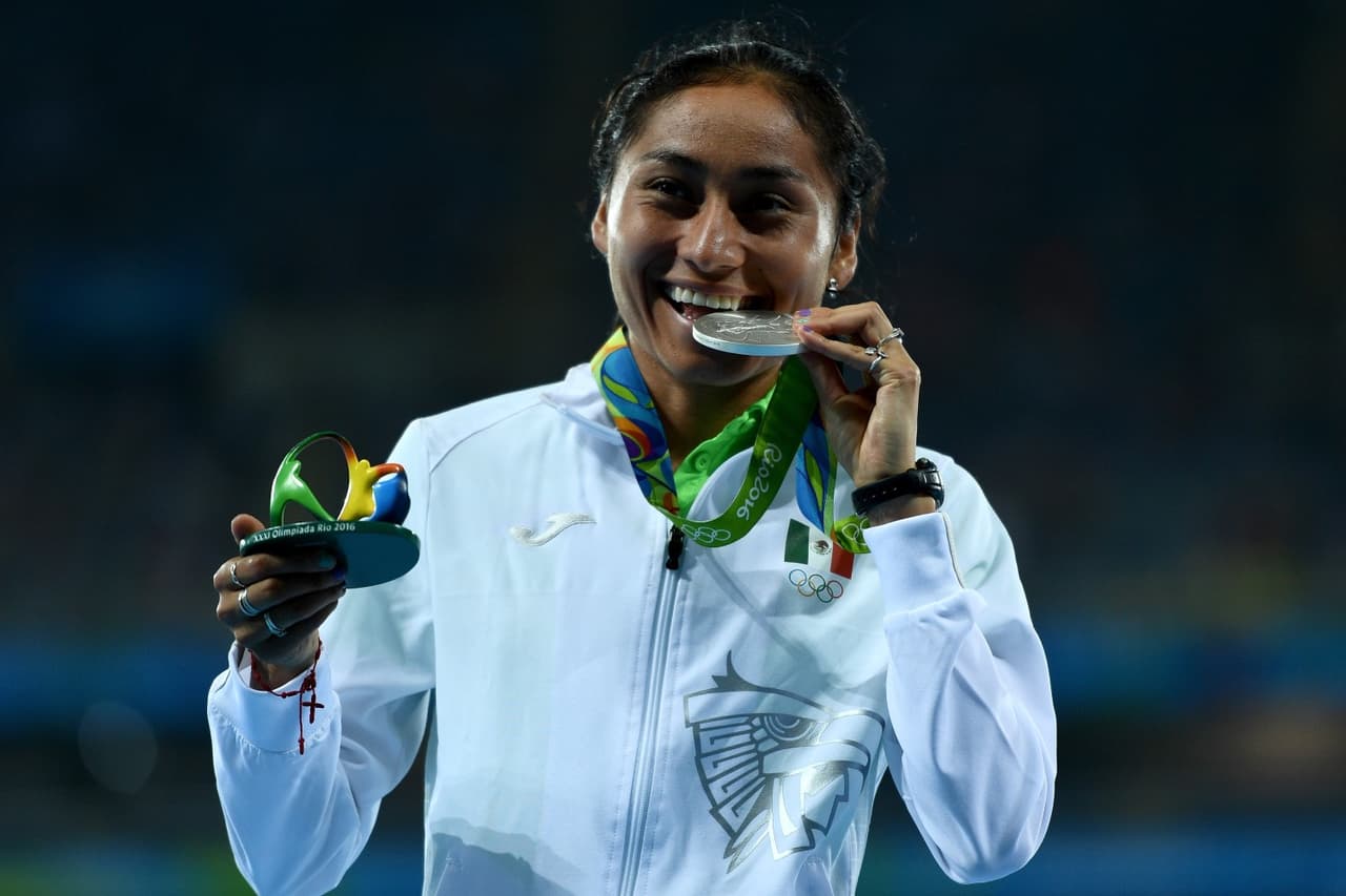 Lupita González celebra 3 años de su medalla en incertidumbre