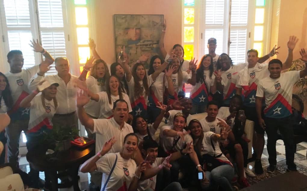 El gobernador Alejandro García Padilla realizó un evento en La Fortaleza donde se reconoció la labor de los atletas puertorriqueños y se le dio una medalla simbólica a los atletas Javier Culson y Franklin Gómez.