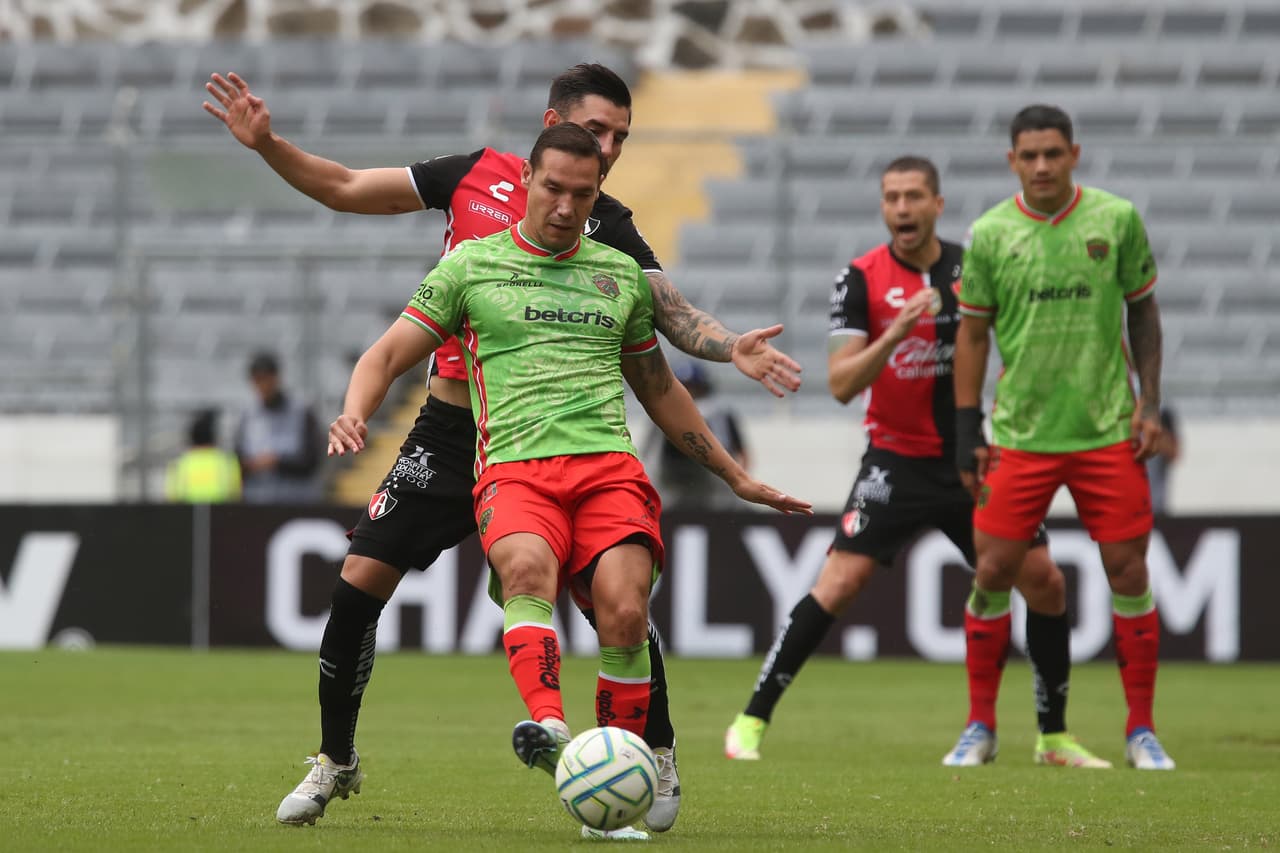 Los Bravos de Hernán Cristante se metieron en el Estadio Jalisco para sacar un gran resultado al vencer al Bicampeón Atlas con buen gol de Jesús Dueñas en el segundo tiempo.