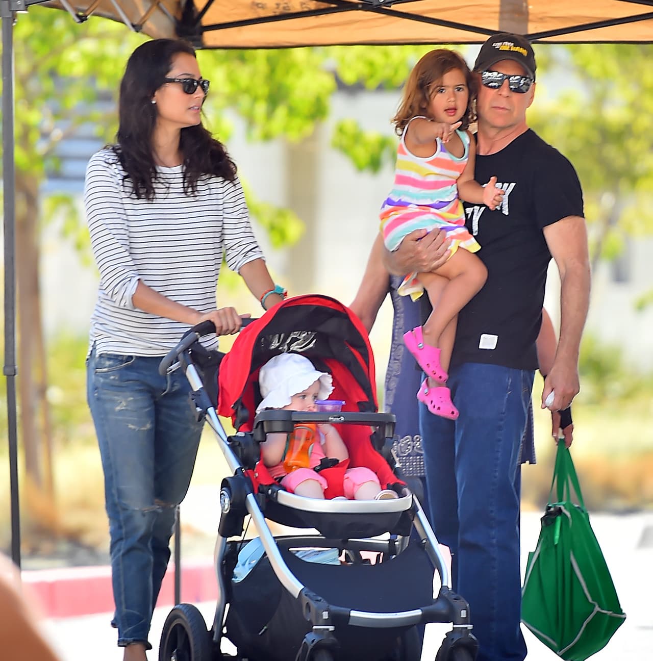 Bruce Willis en su papel de papi consentidor.