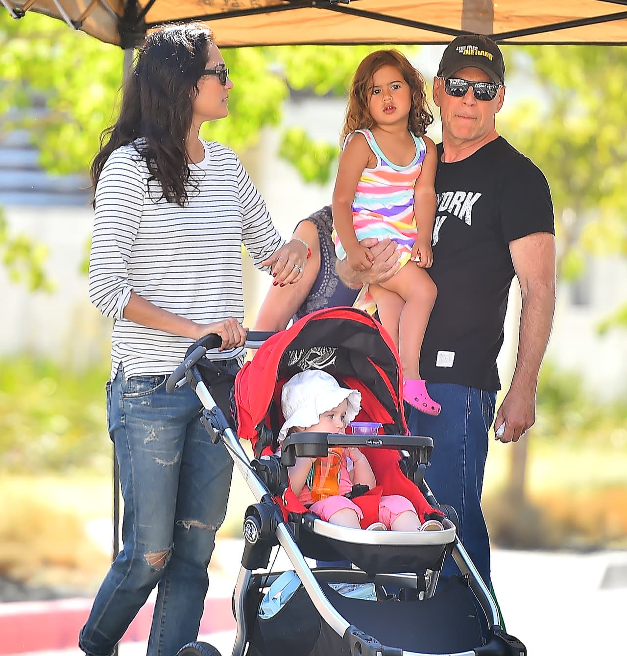 Bruce Willis en su papel de papi consentidor.