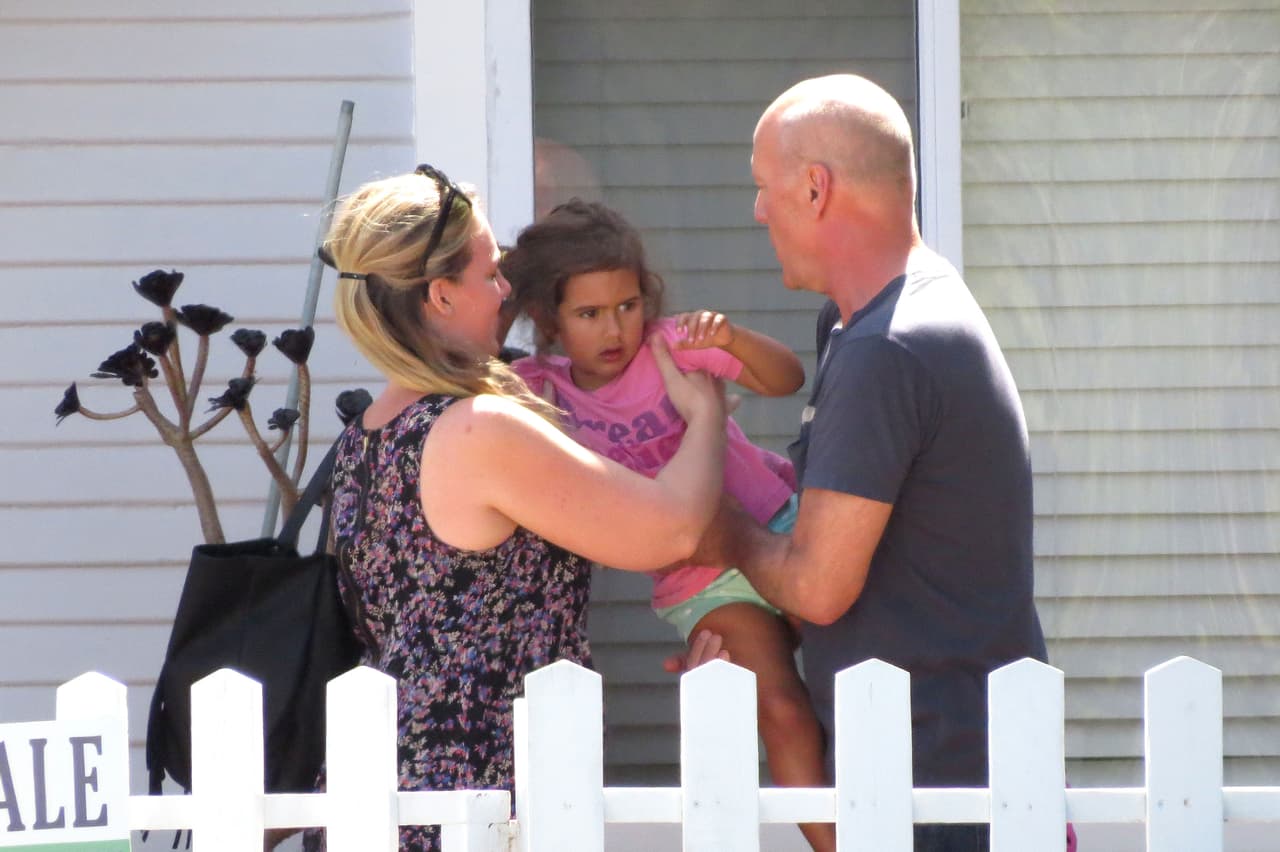 Cuando intentaron separarla de su papi...