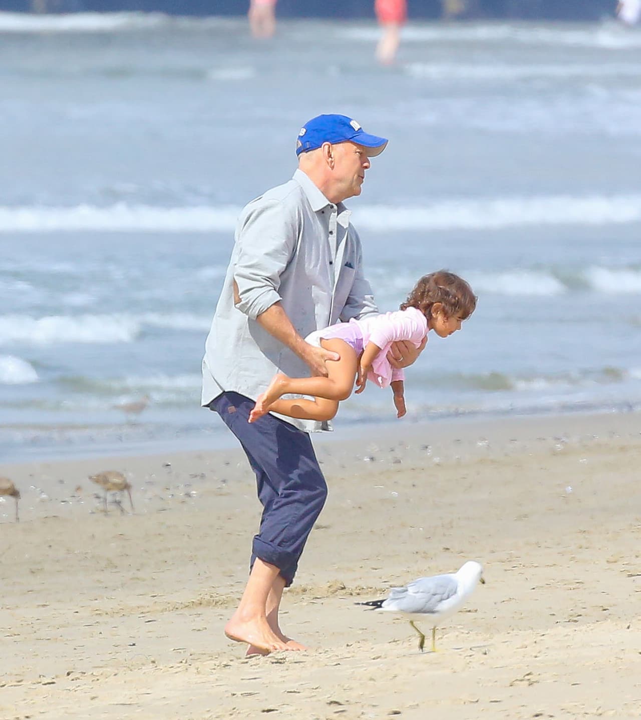 Bruce Willis en su papel de papi consentidor.