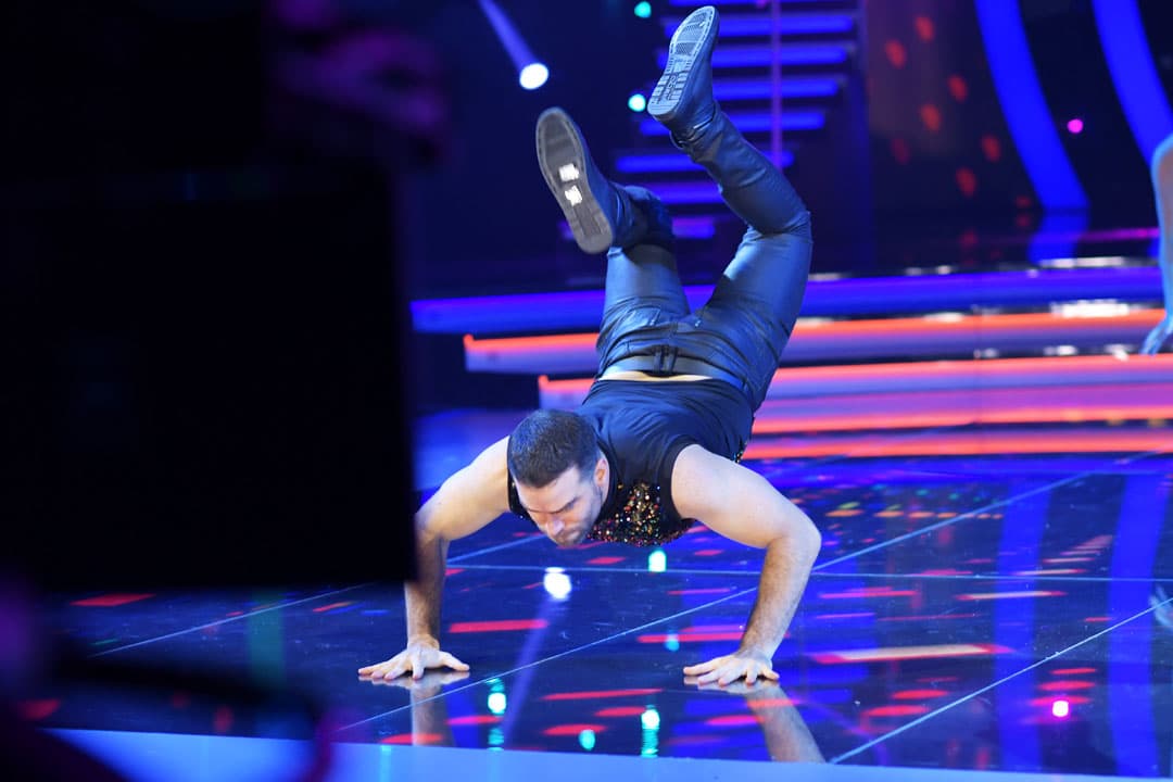 Los pasos de su baile urbano no fueron nada sencillos, por eso se colocó como uno de los dos mejores de la noche.