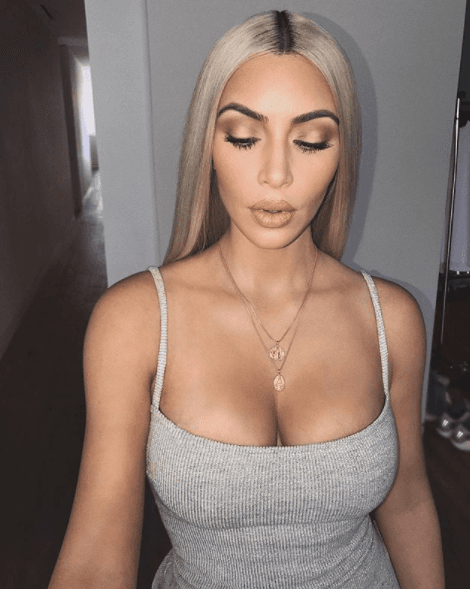 En junio de 2017, Kim Kardashian lanzó su primera compañía de belleza, misma que lleva las iniciales de la socialité: KKW Beauty.