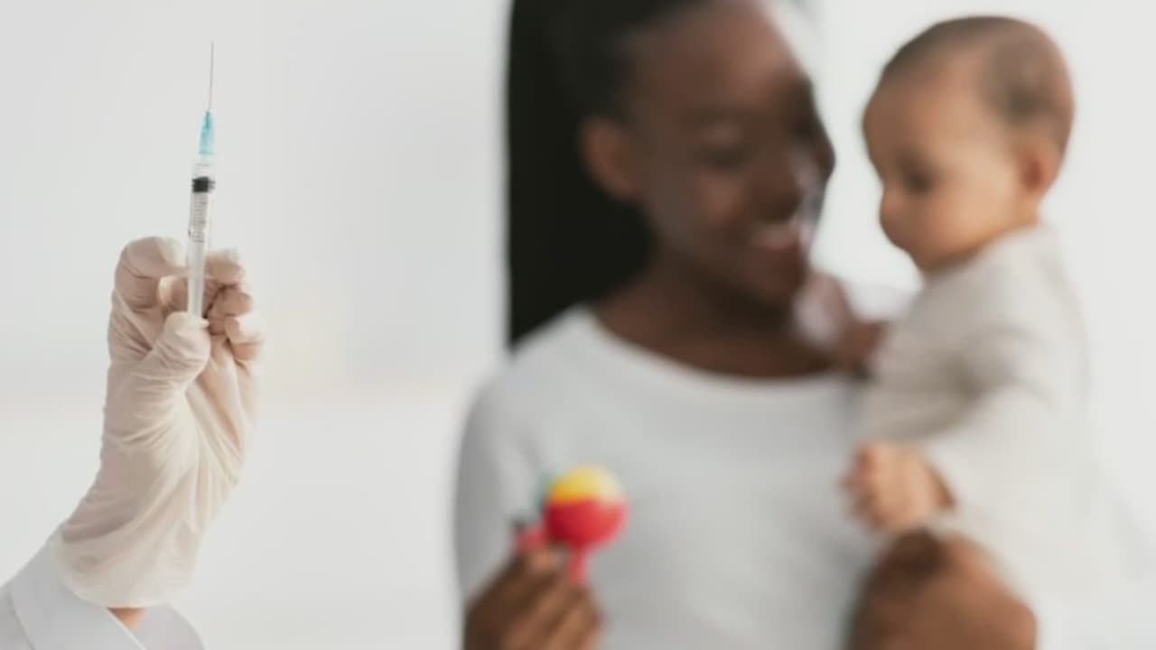 Los CDC recortan catálogo de vacunas infantiles recomendadas por decreto presidencial